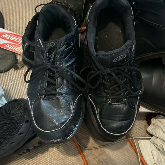 Worn sneakers men’s size 9W - Picture 1 of 4